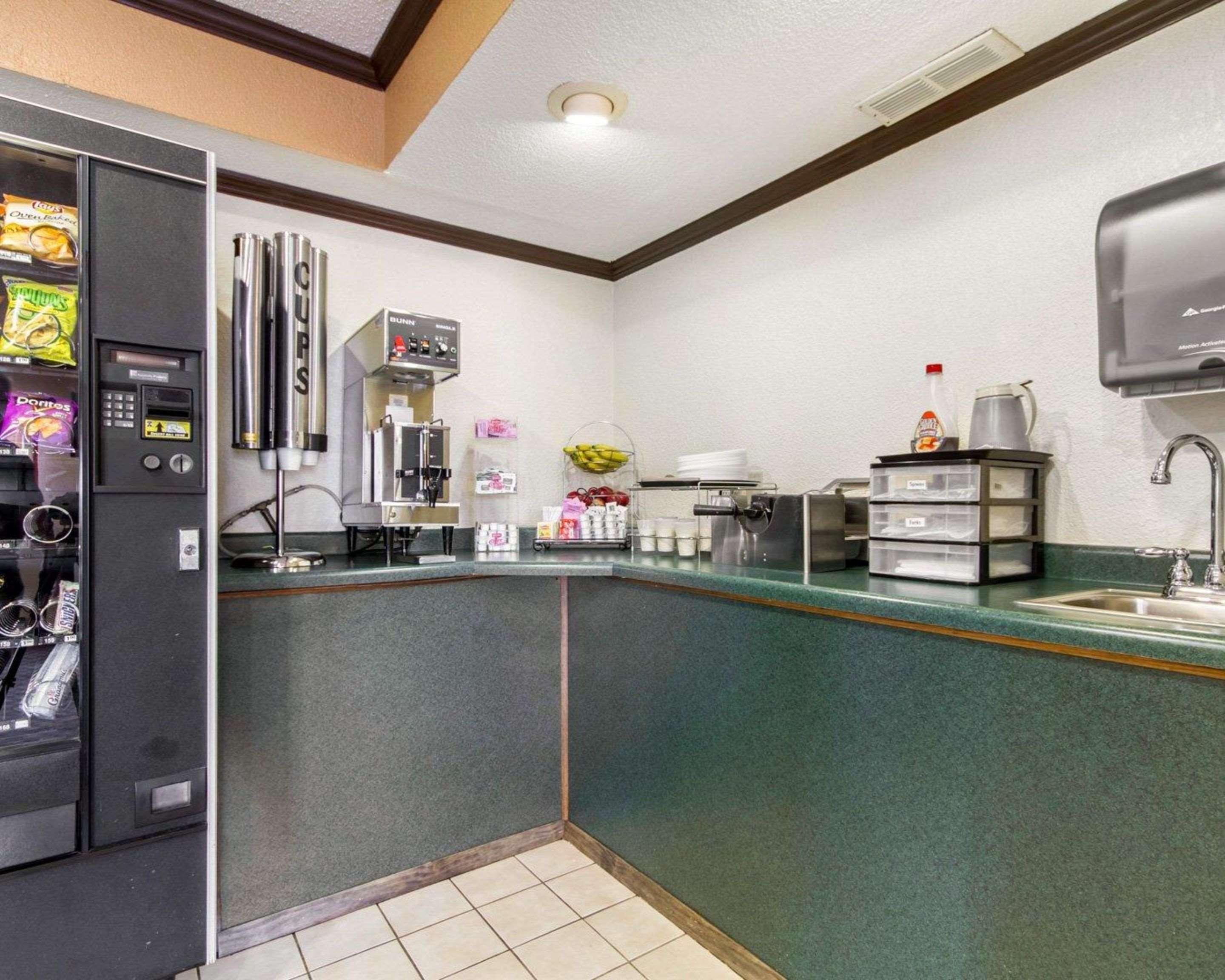 Restaurant Econo Lodge Madison East