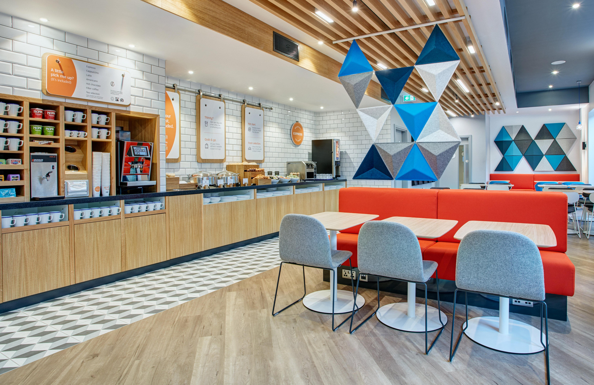 Restaurant Holiday Inn Express London - Ealing, an IHG Hotel