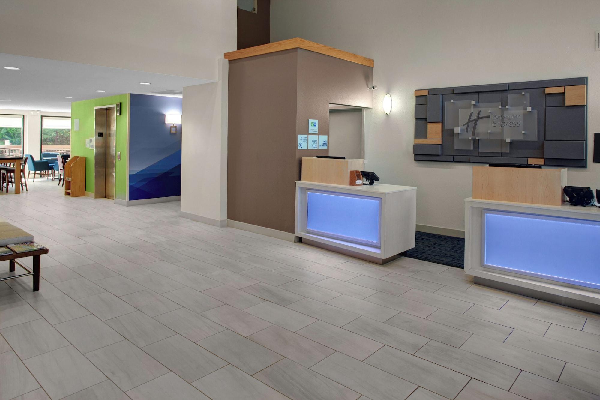 Vista Lobby Holiday Inn Express Richmond-Mechanicsville by IHG