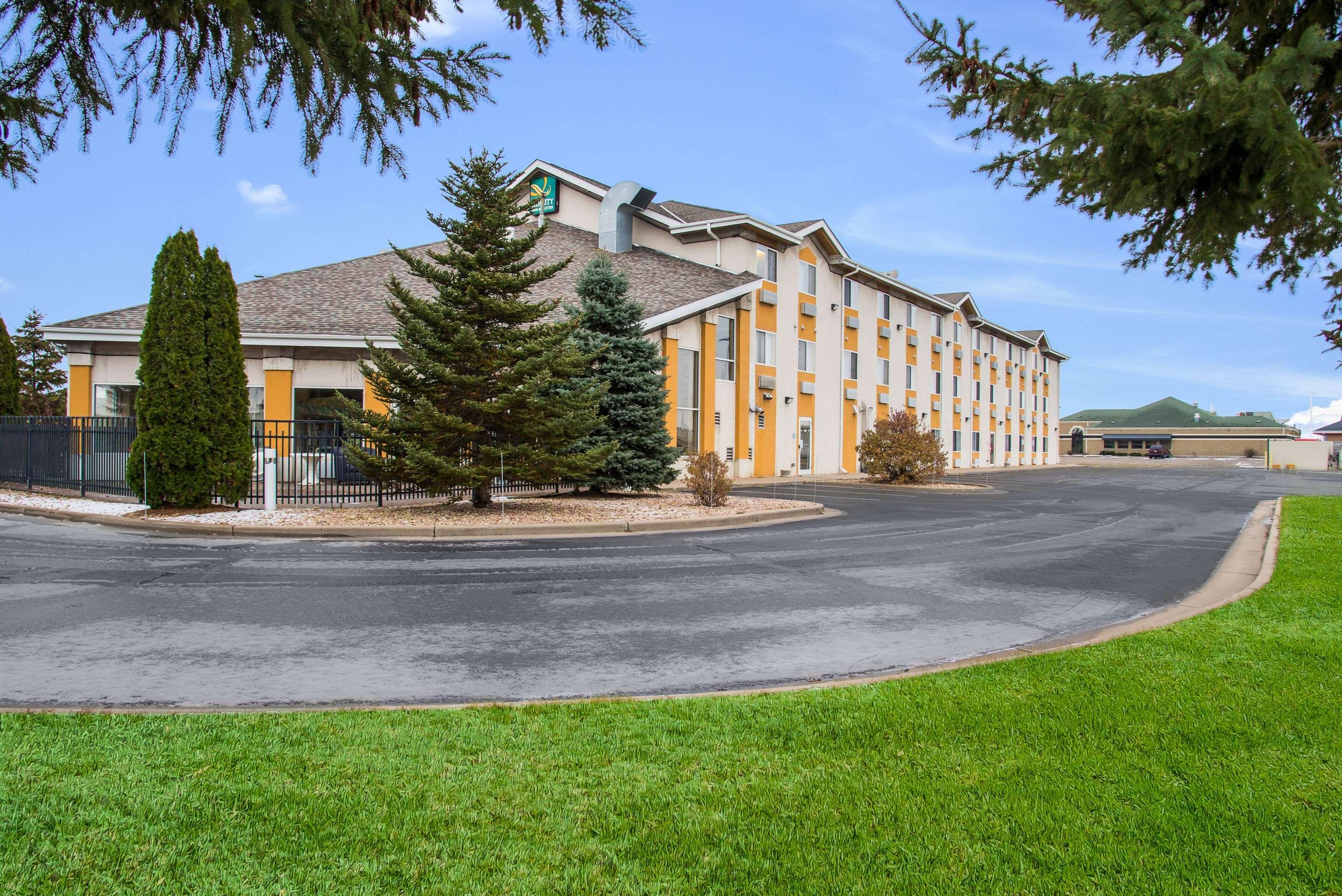 Vista Exterior Quality Inn & Suites