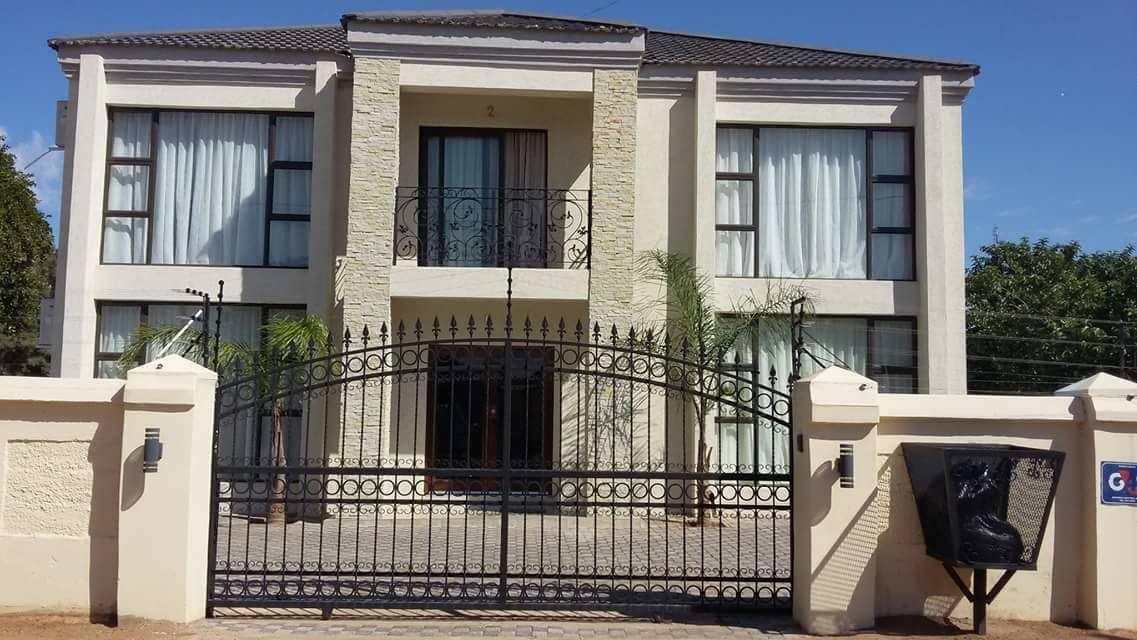 Varios First Avenue Guest House