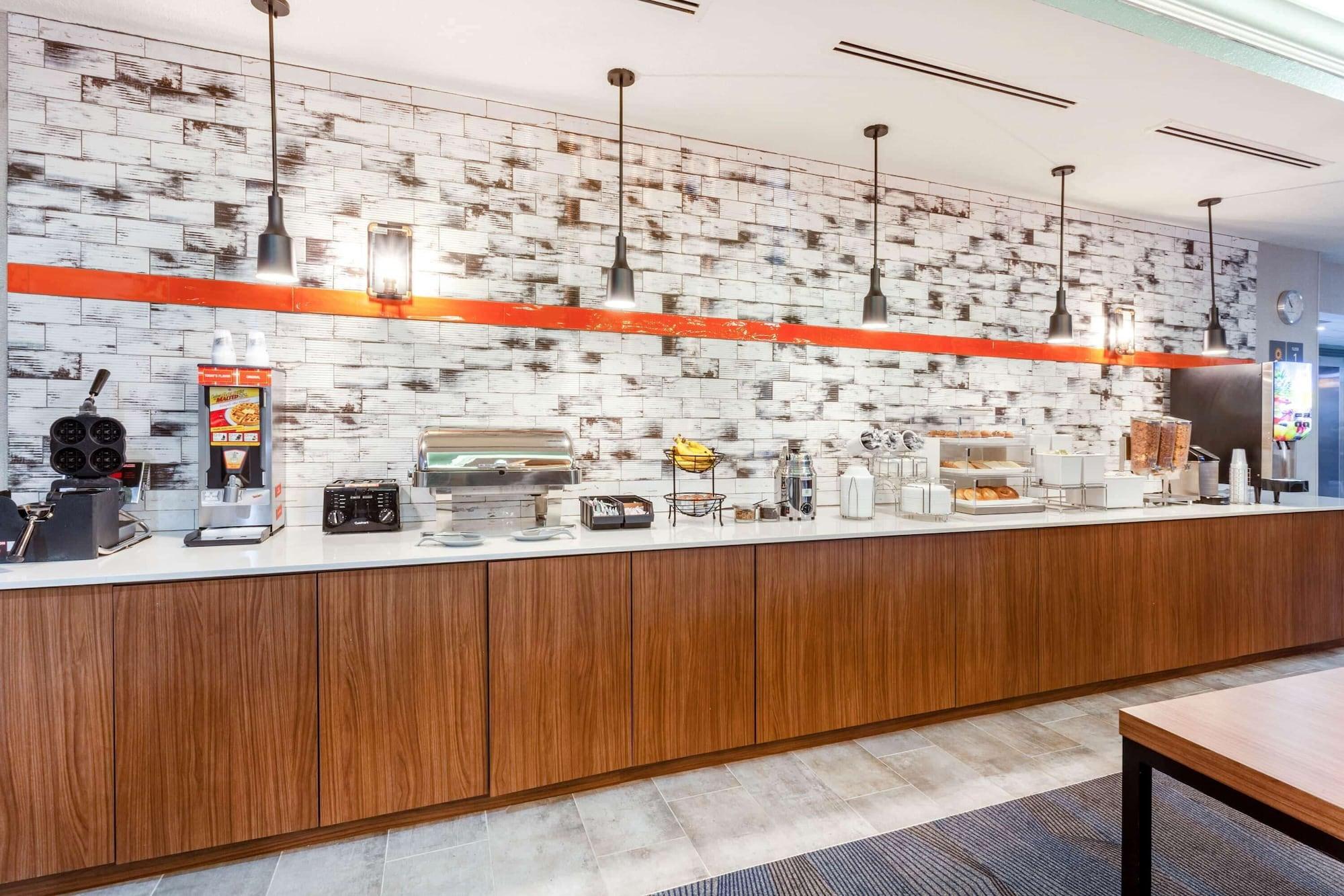 Restaurant La Quinta Inn & Suites by Wyndham St. Petersburg Northeast