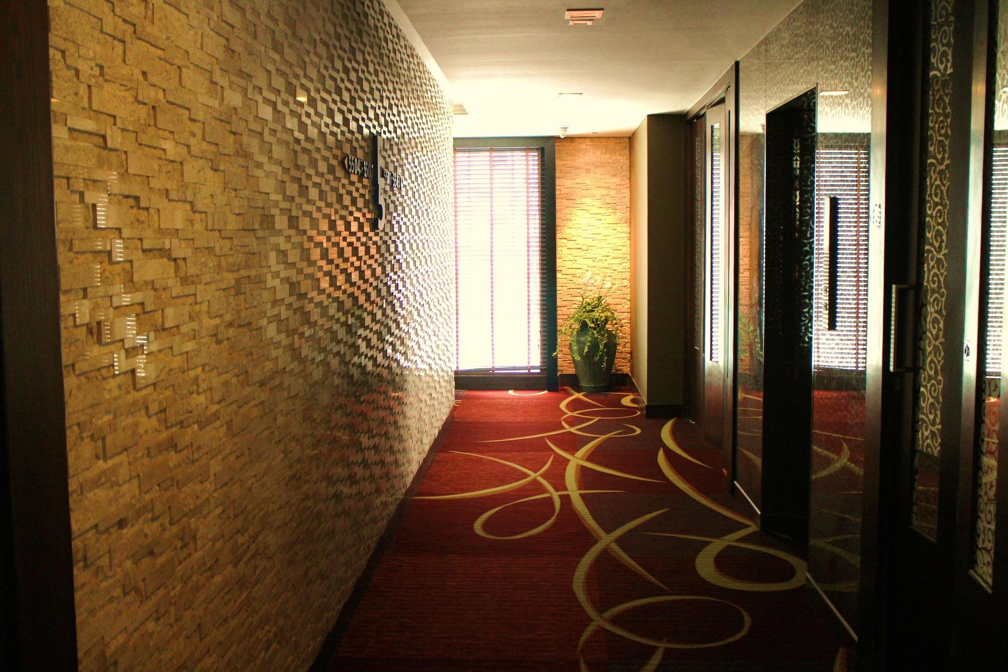 Varios Maleewana Hotel & Resort
