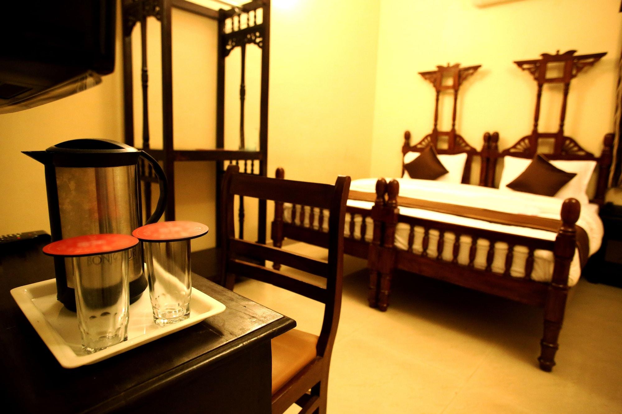Varios Hotel Ajit Mansion