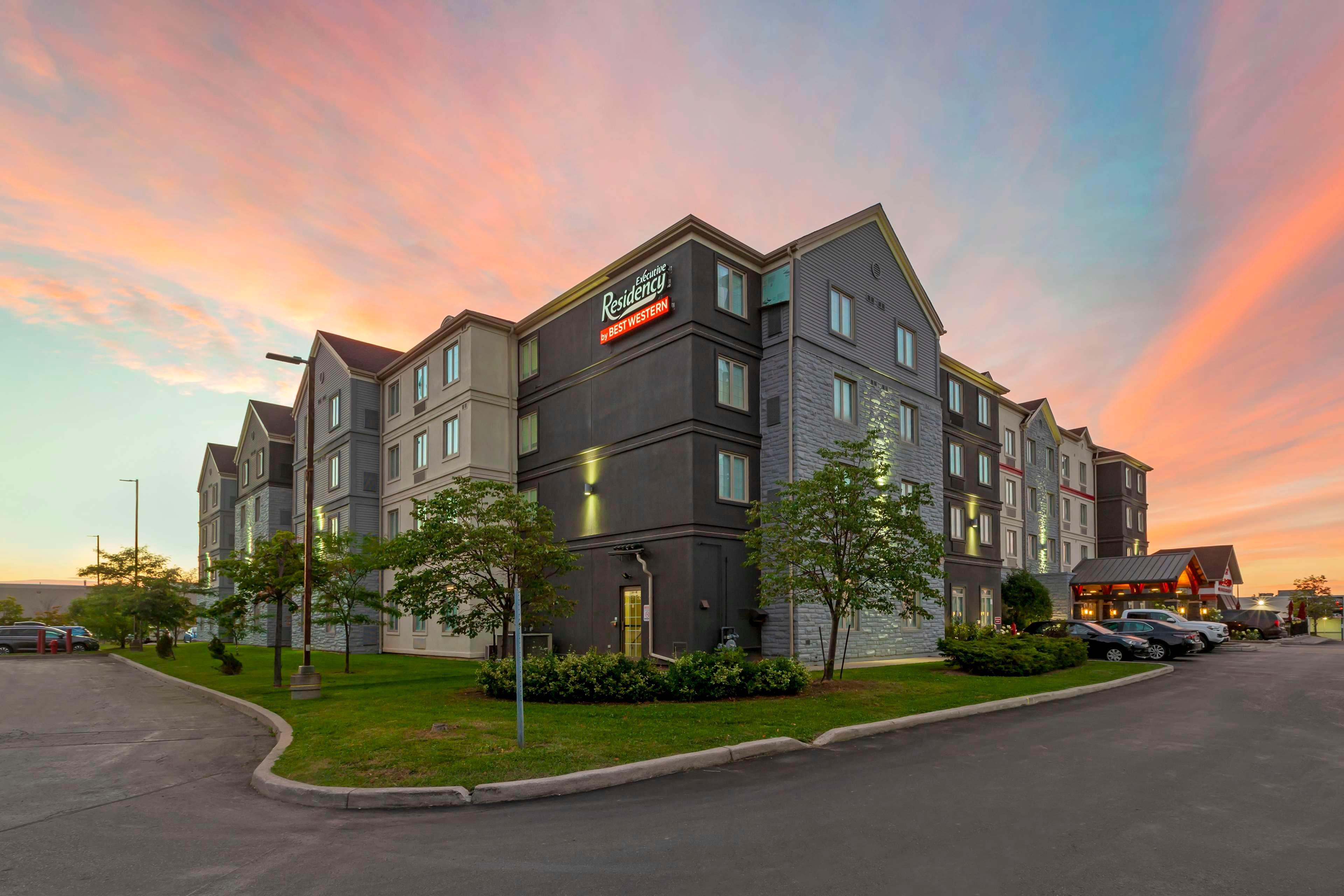 Vista Exterior Executive Residency by Best Western Toronto-Mississauga