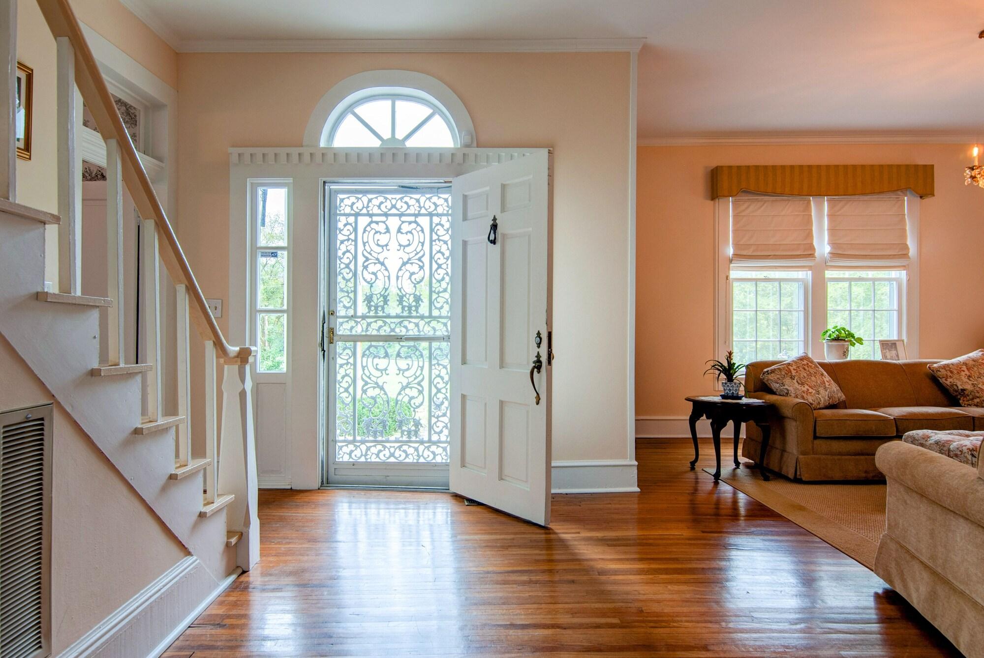 Vista Lobby Tolley House
