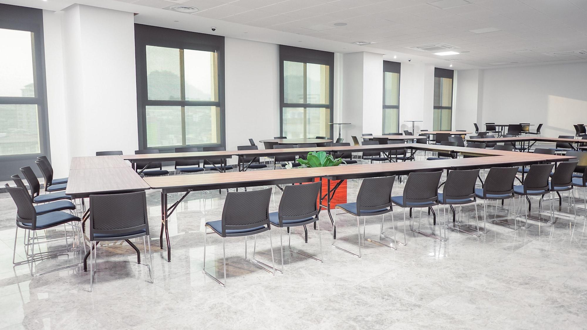 Sala de Reuniones Star Land Hotel Bastos