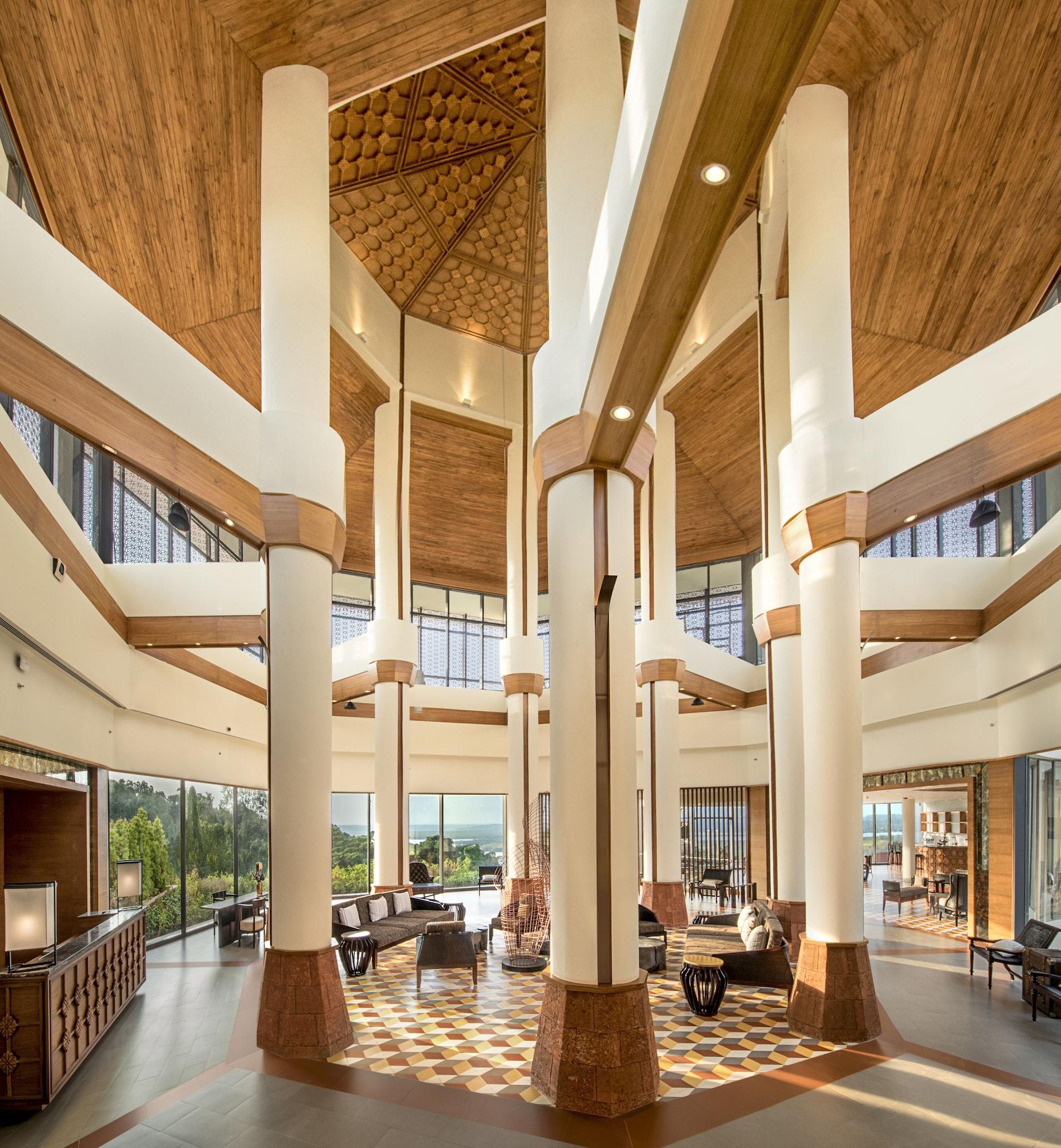 Vista Lobby DoubleTree by Hilton Goa-Panaji