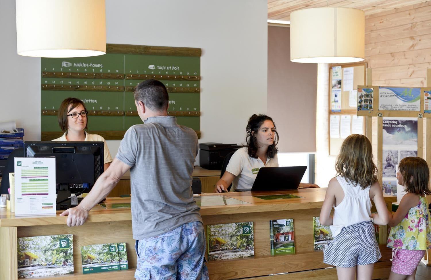 Vista Exterior Huttopia Divonne