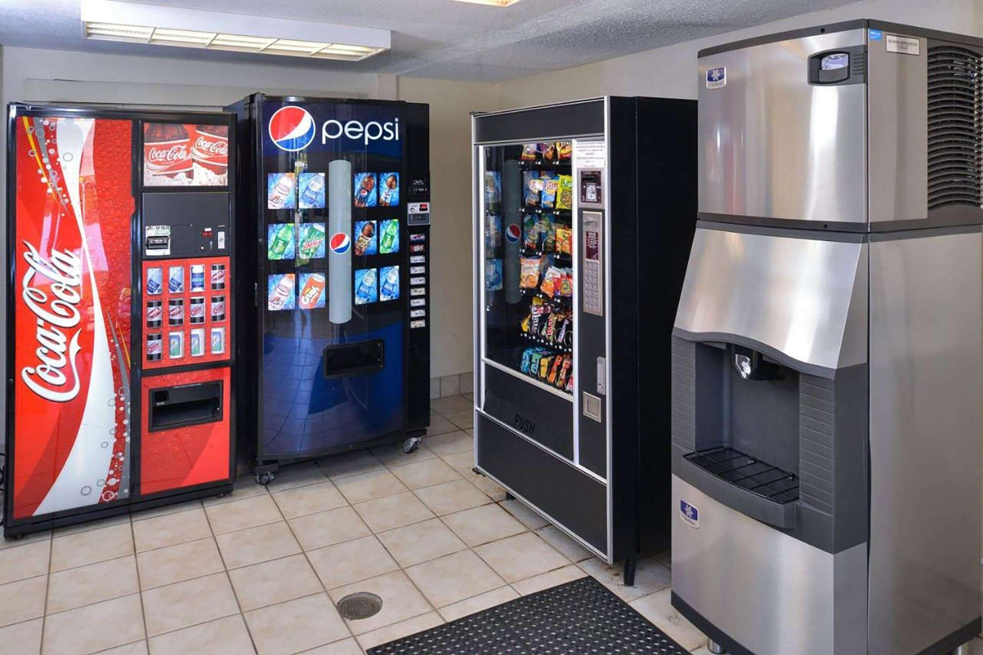 Comodidades del Alojamiento Super 8 by Wyndham Deerfield/Northbrook