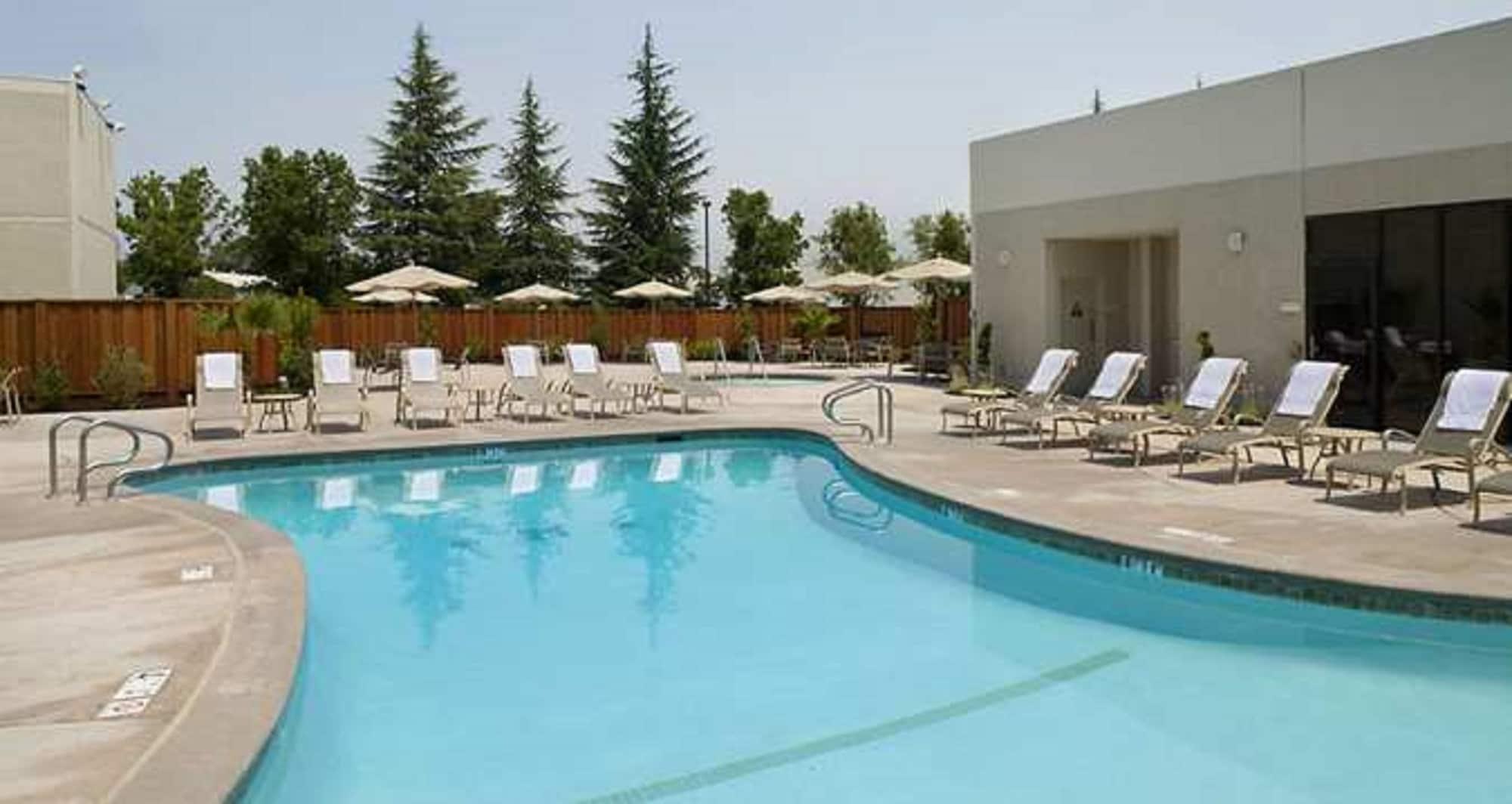 Vista Piscina Hilton Sacramento Arden West