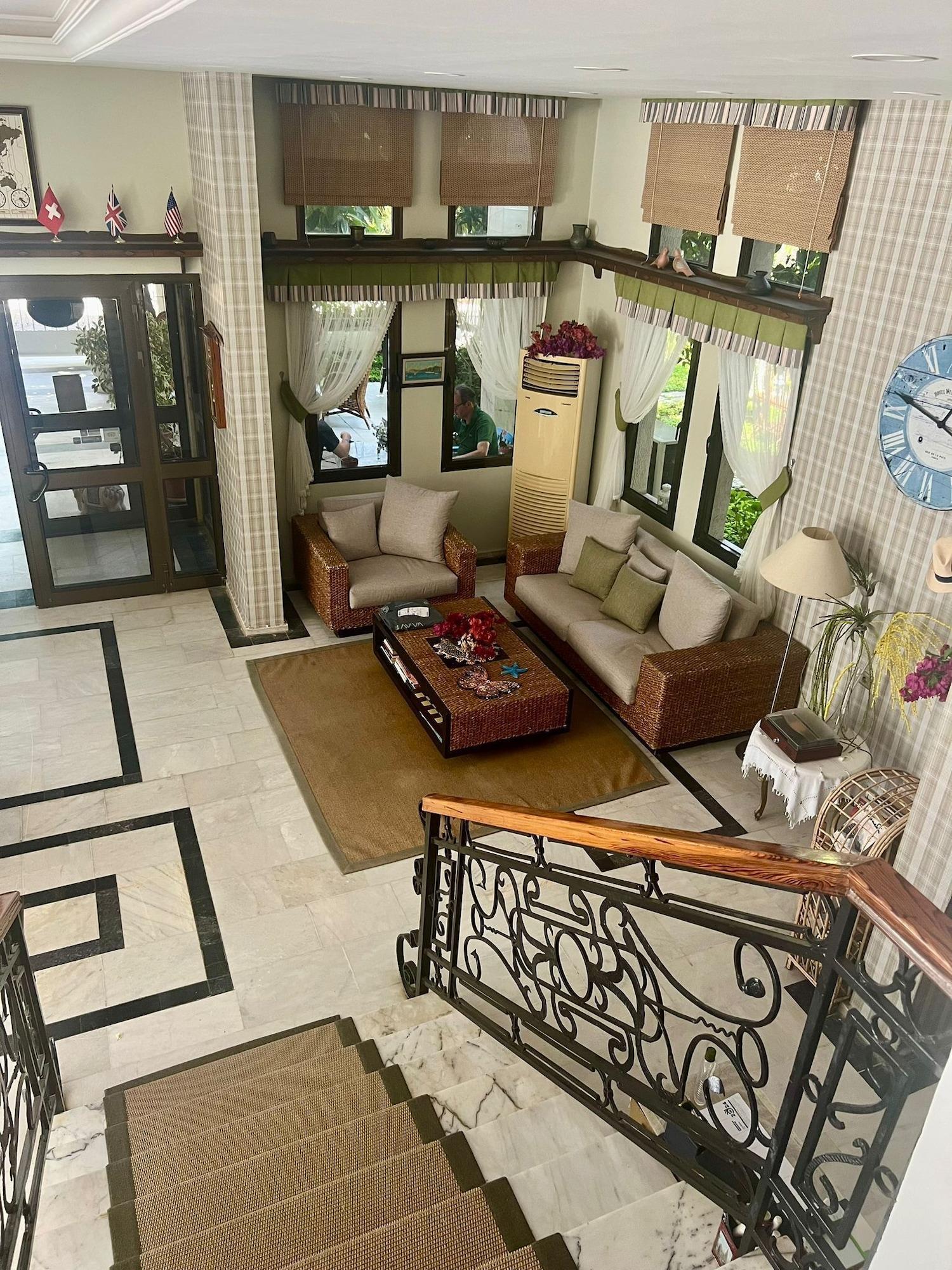 Vista Lobby Carikci Hotel