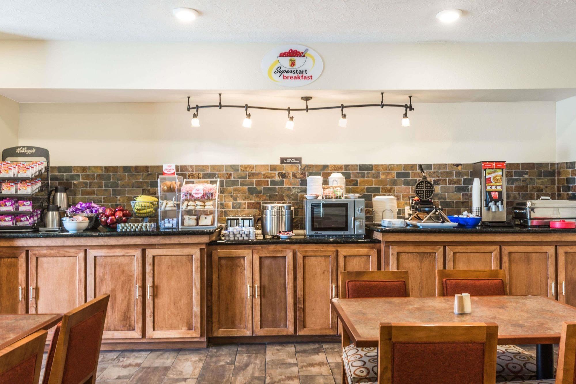 Restaurant Super 8 Clovis