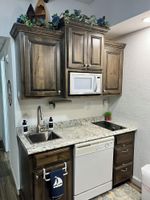 Alquiler Vacacional - 1 BR Lake Condo Perfect Couples Getaway-King Bed