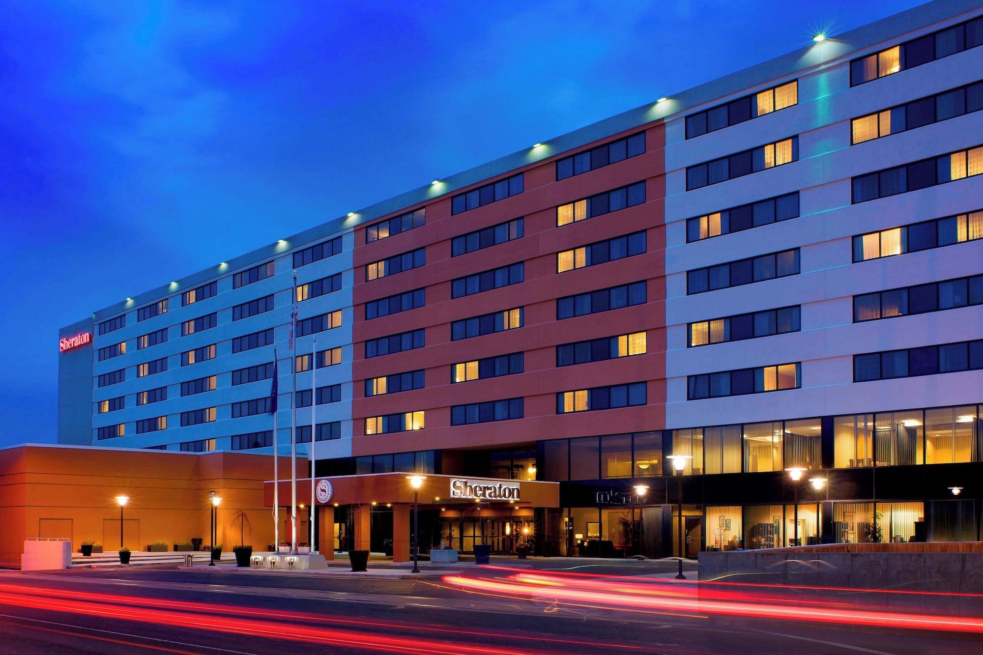 Vista Exterior Sheraton Hartford Hotel at Bradley Airport