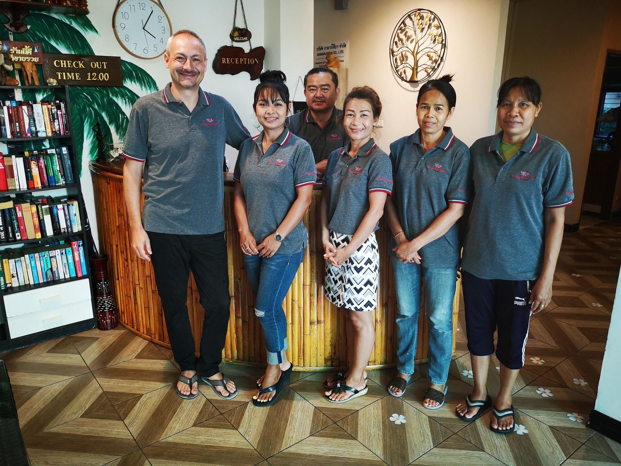 Vista Lobby Seven Seas Hotel