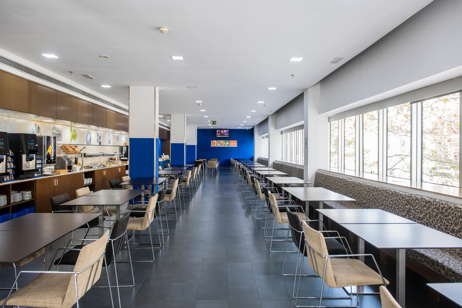 Restaurant Holiday Inn Express Barcelona City 22@ by IHG