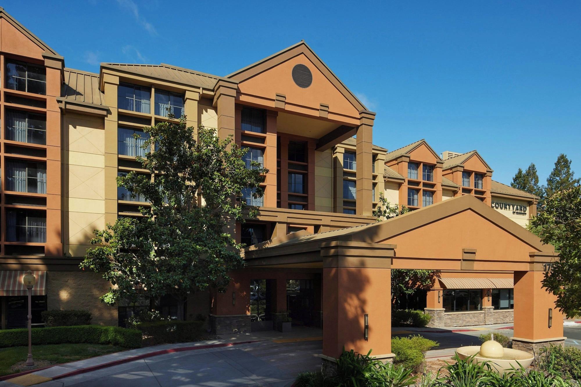Vista Exterior Courtyard by Marriott Santa Rosa