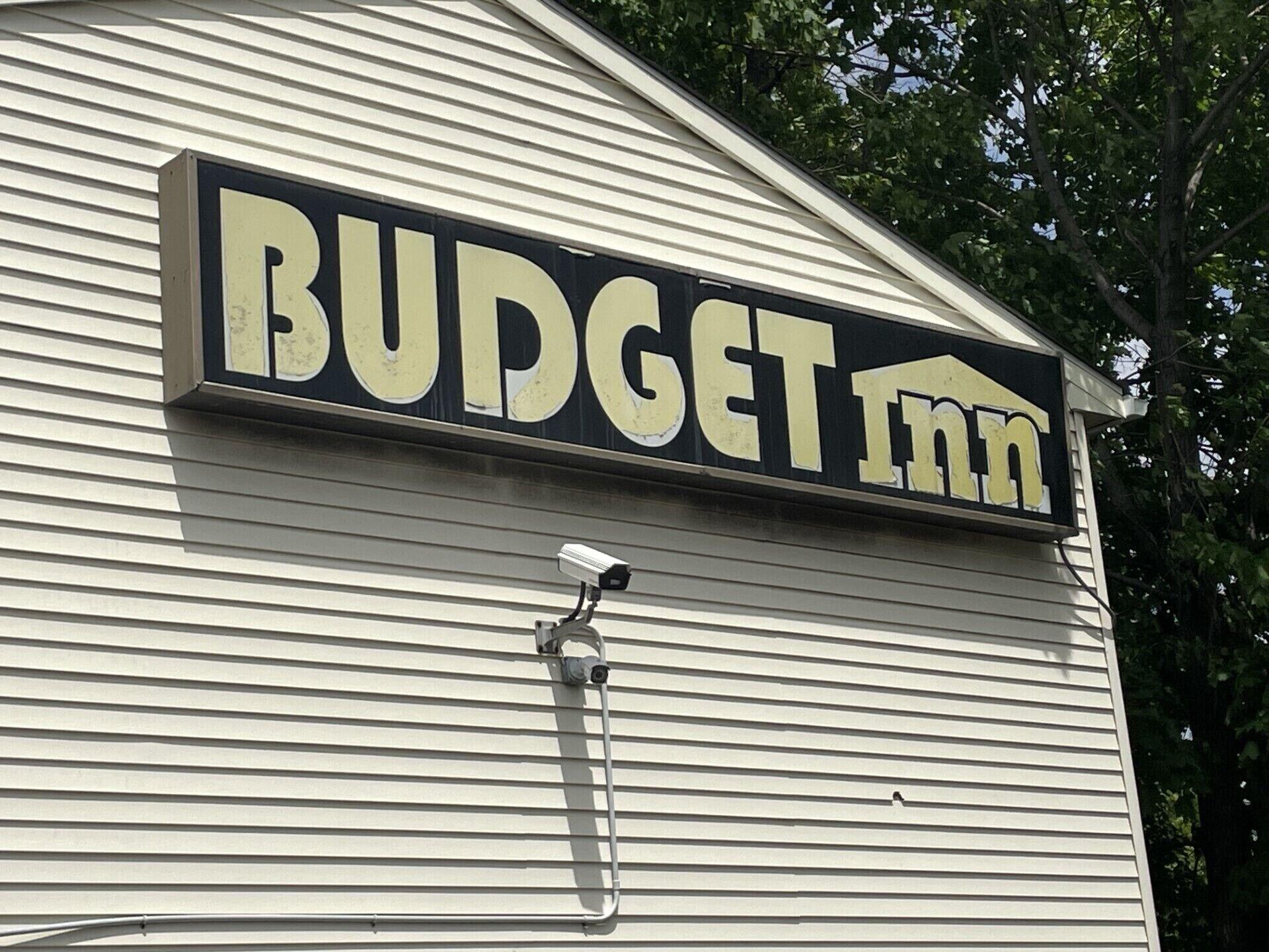 Vista Exterior Budget Inn - Elizabeth, NJ