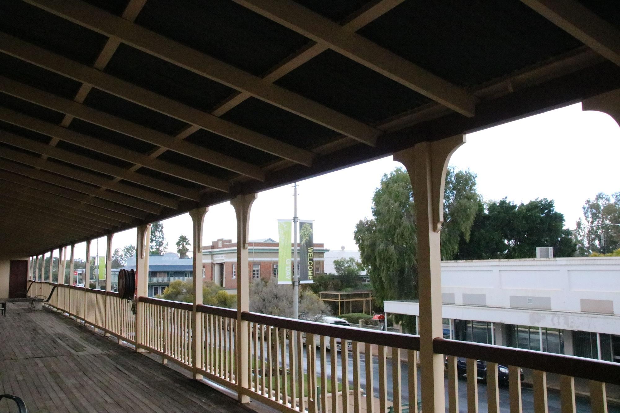 Vista Exterior Hotel Corones