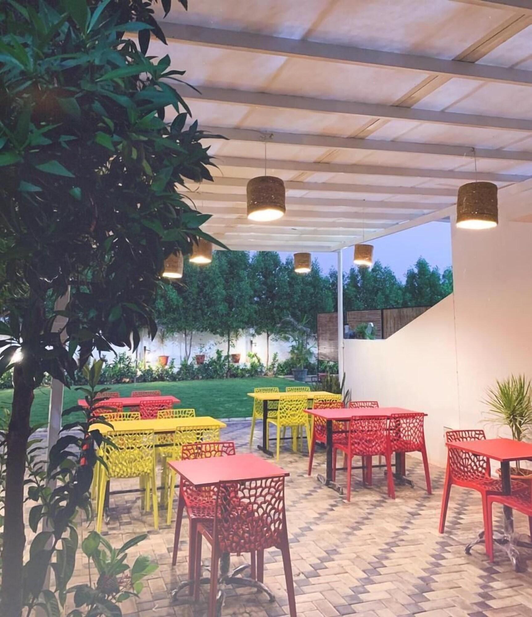 Restaurant Daze Off Studio House