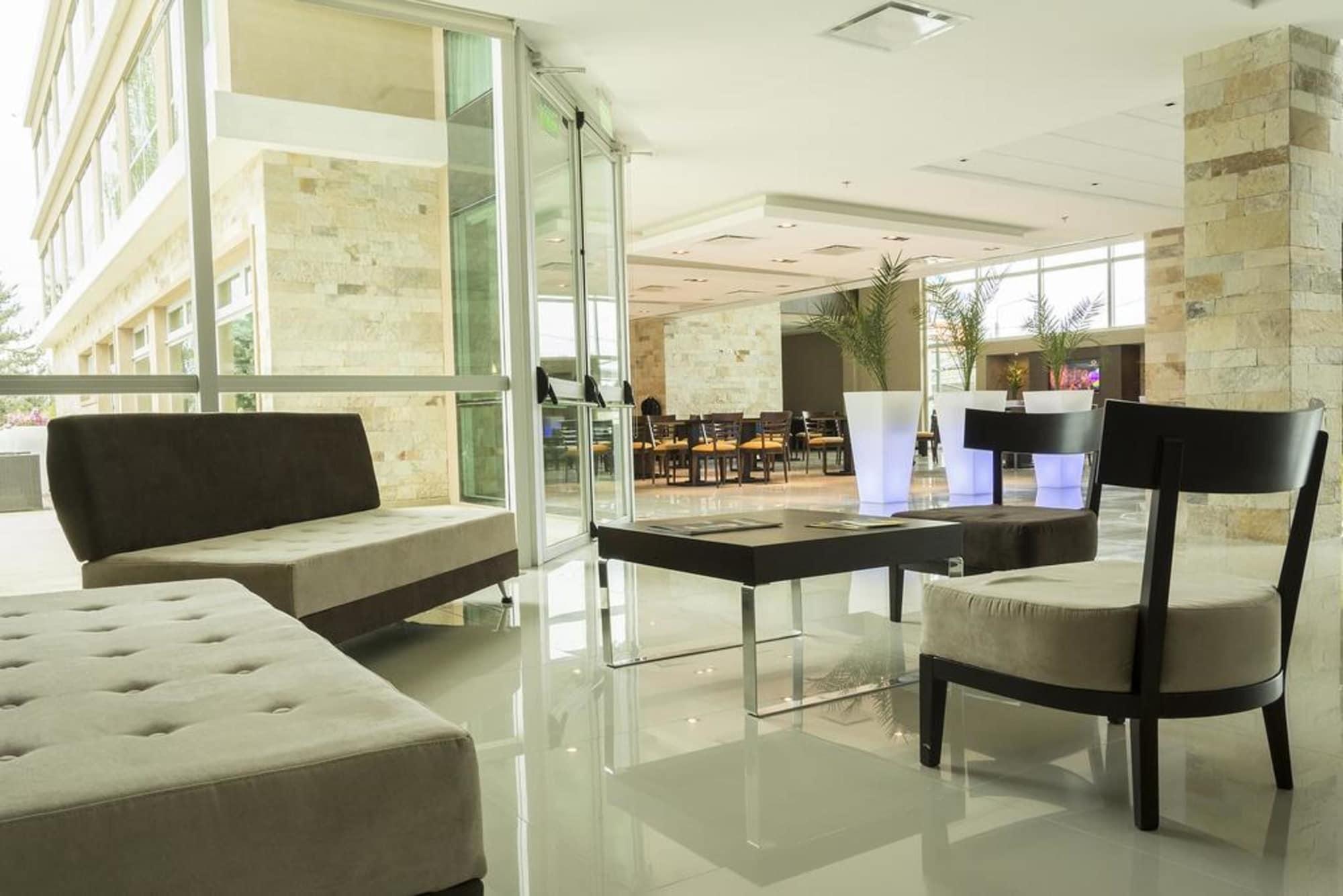 Vista Lobby Howard Johnson by Wyndham Neuquen