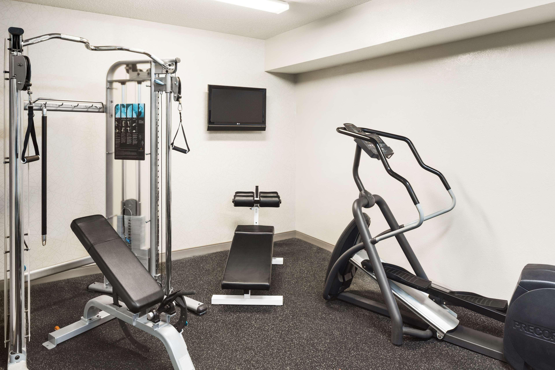 Gimnasio Country Inn & Suites by Radisson, Columbus Airport, OH