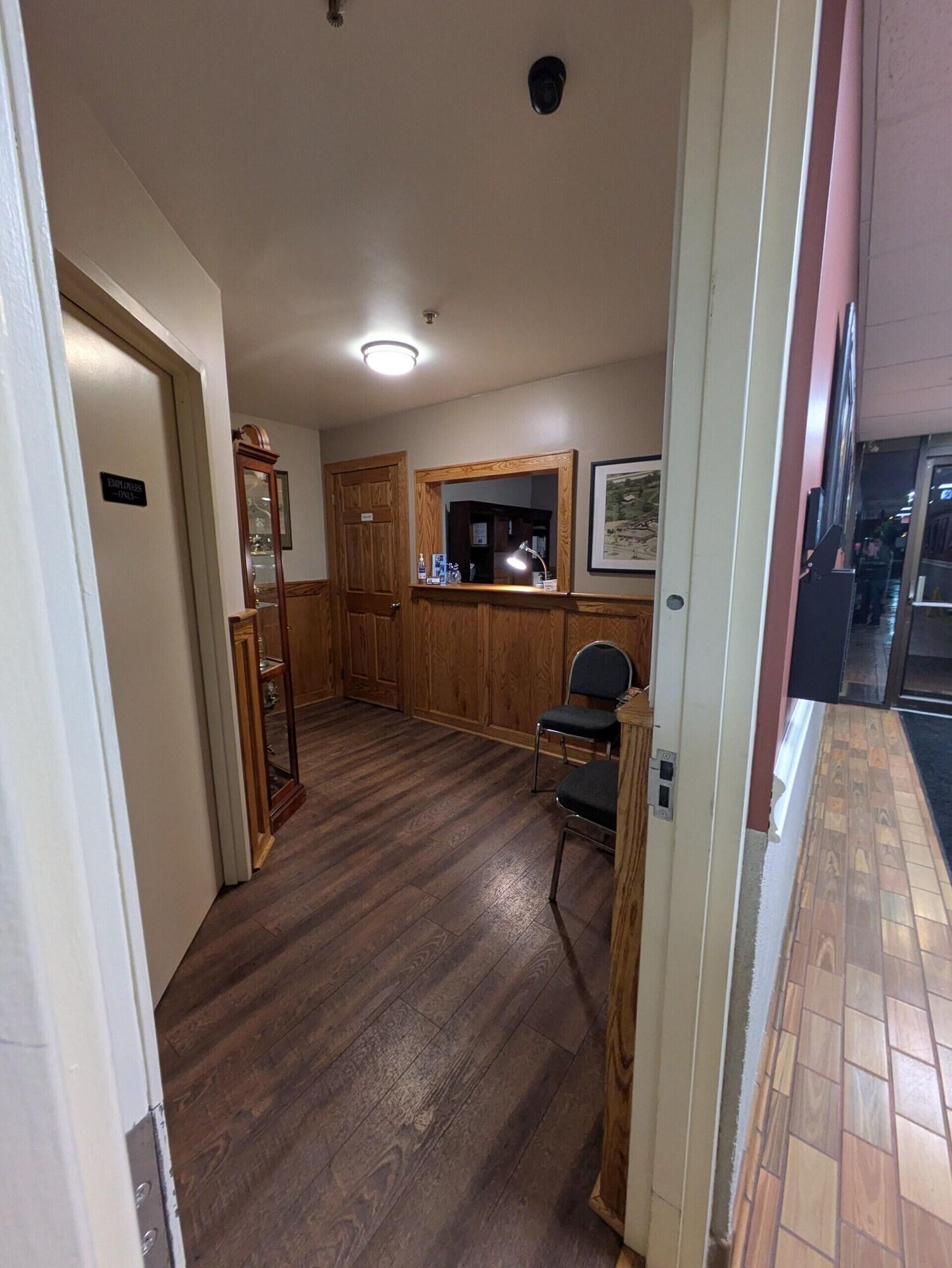 Vista Lobby McCoy's Inn