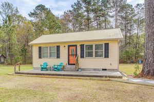 Arriendo temporal - Bolivia Basecamp w/ Patio: 10 Mi to Oak Island