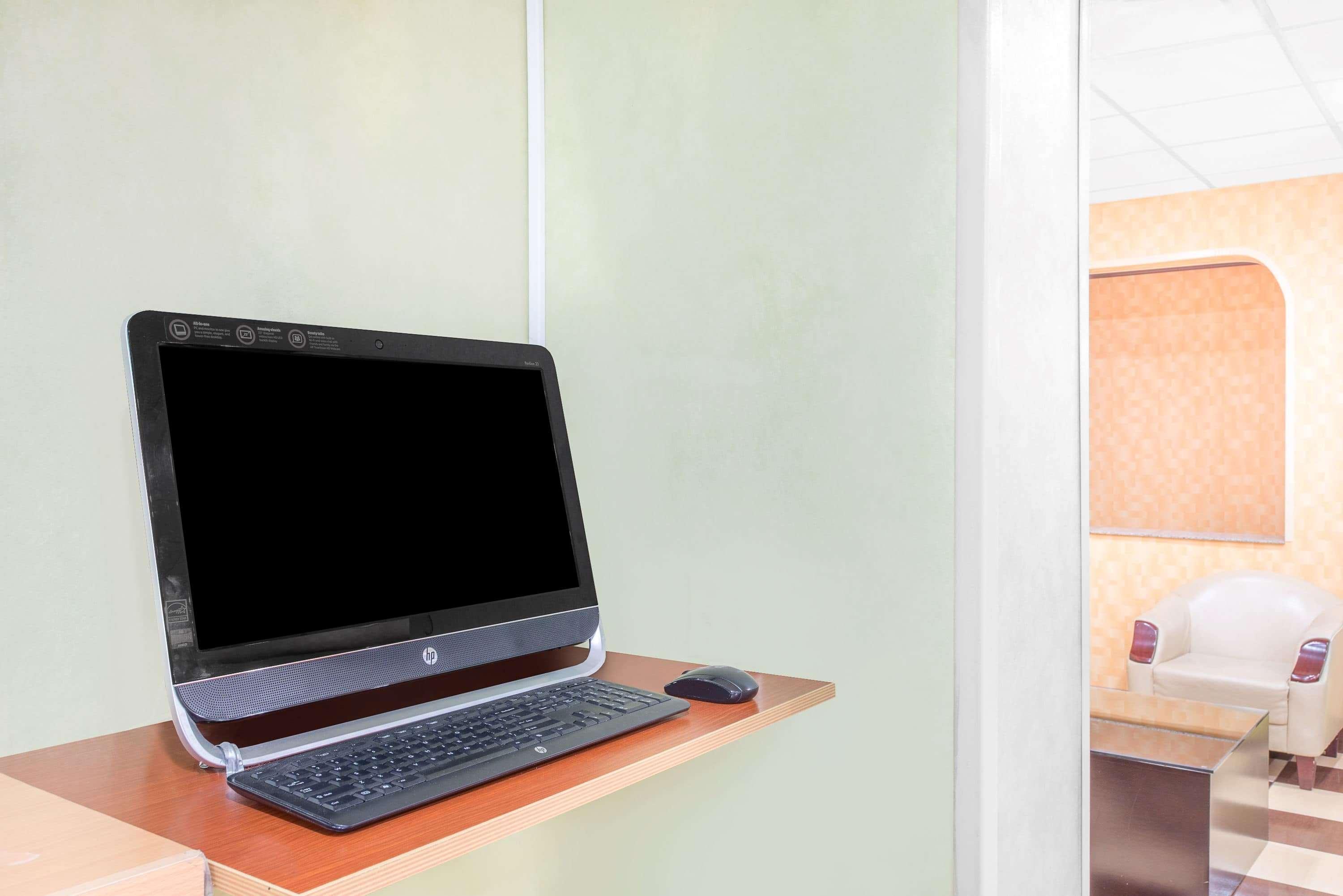 Vista Lobby Howard Johnson by Wyndham North Bergen