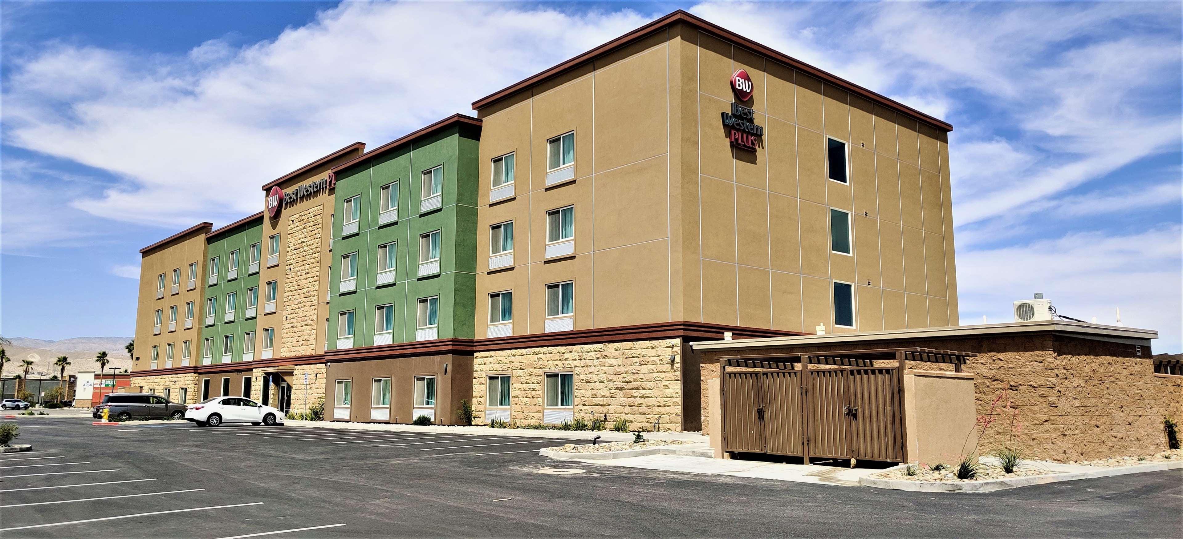 Vista Exterior Best Western Plus Coachella Valley Inn & Suites