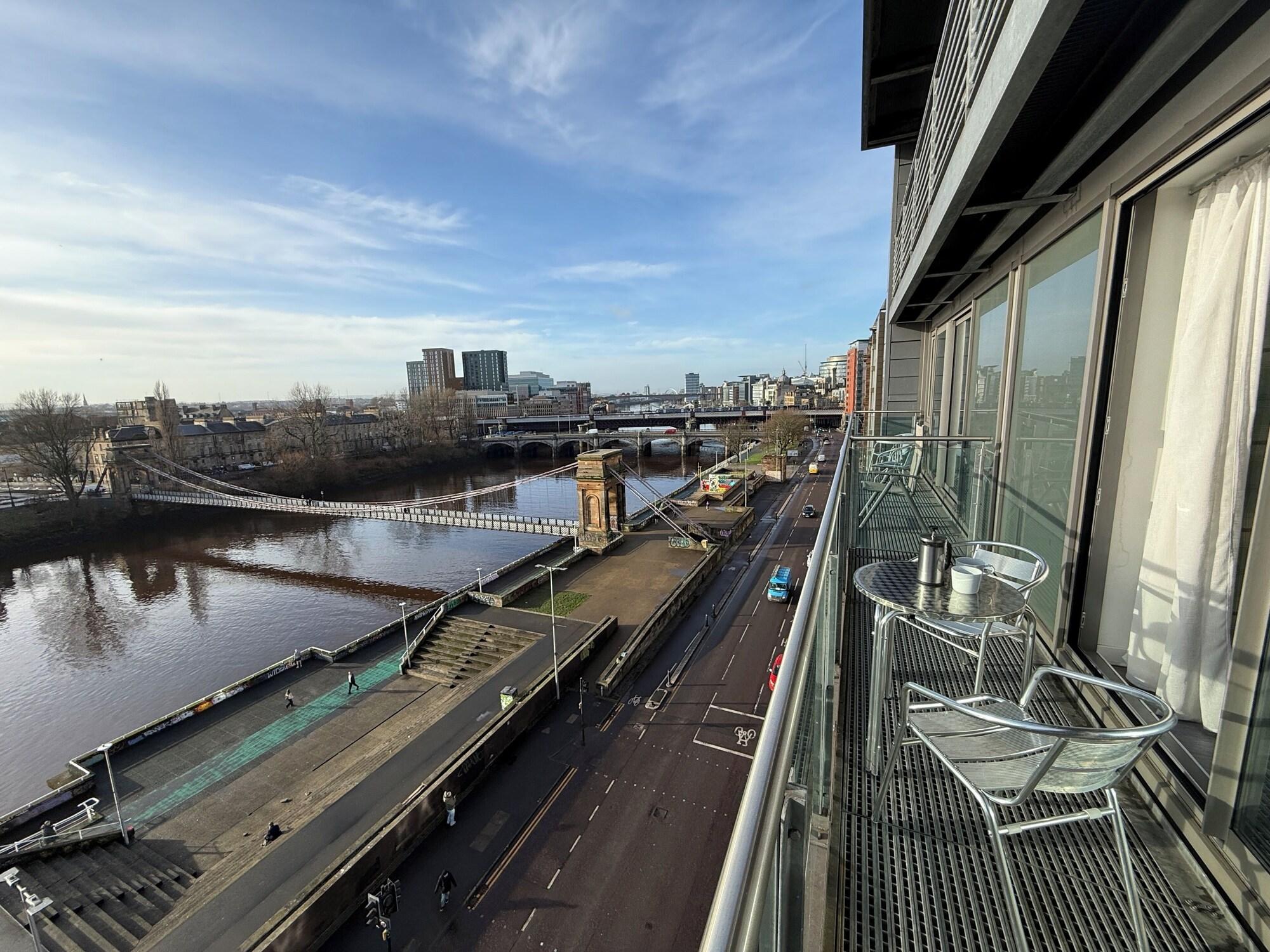 Varios Clyde Waterfront Apartments