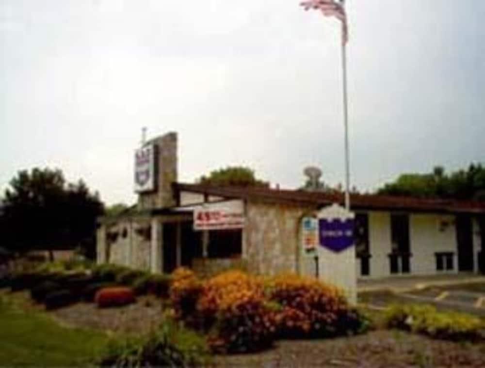 Vista Exterior Knights Inn Macedonia