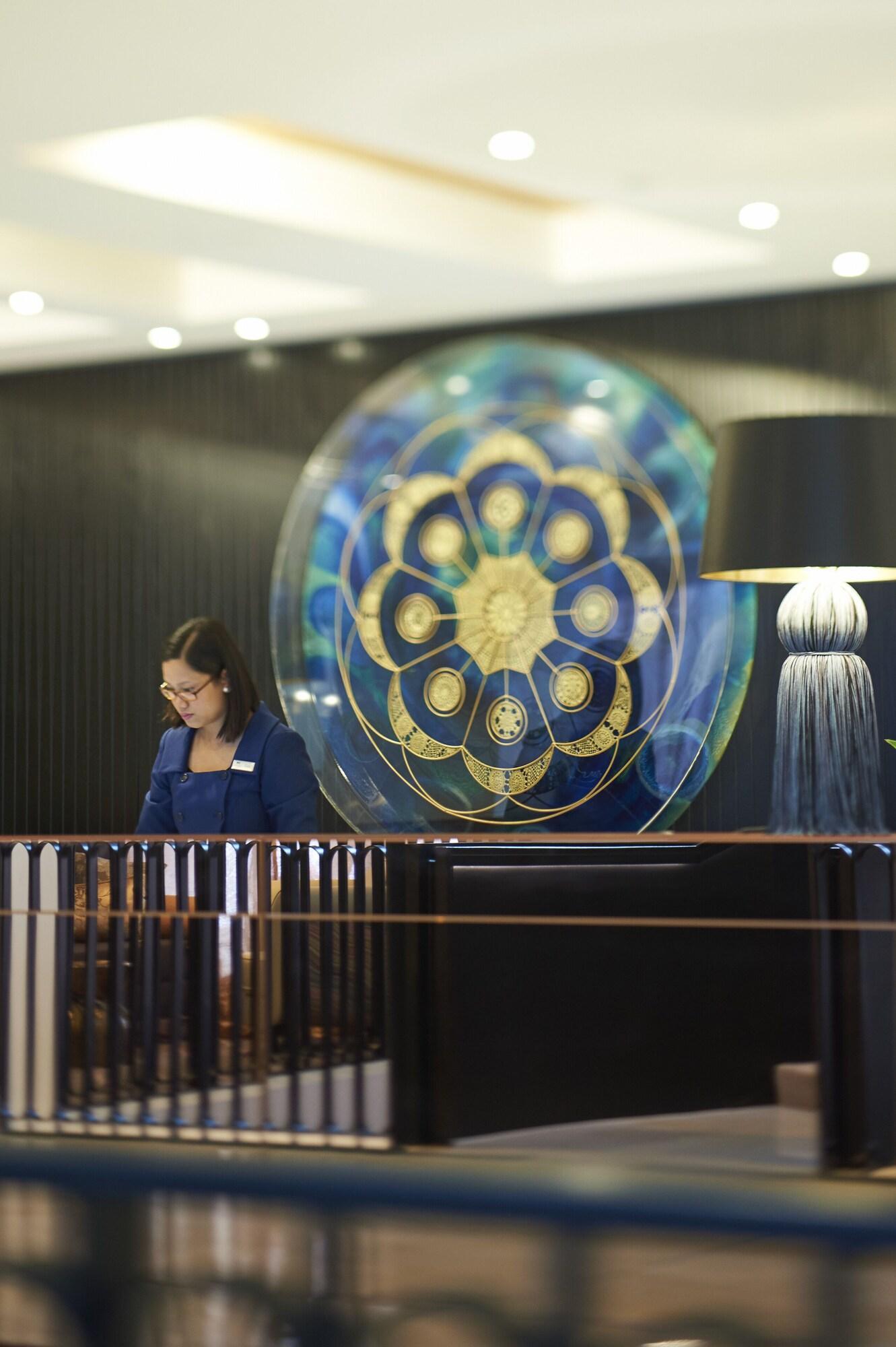 Vista Lobby Mayfair Hotel