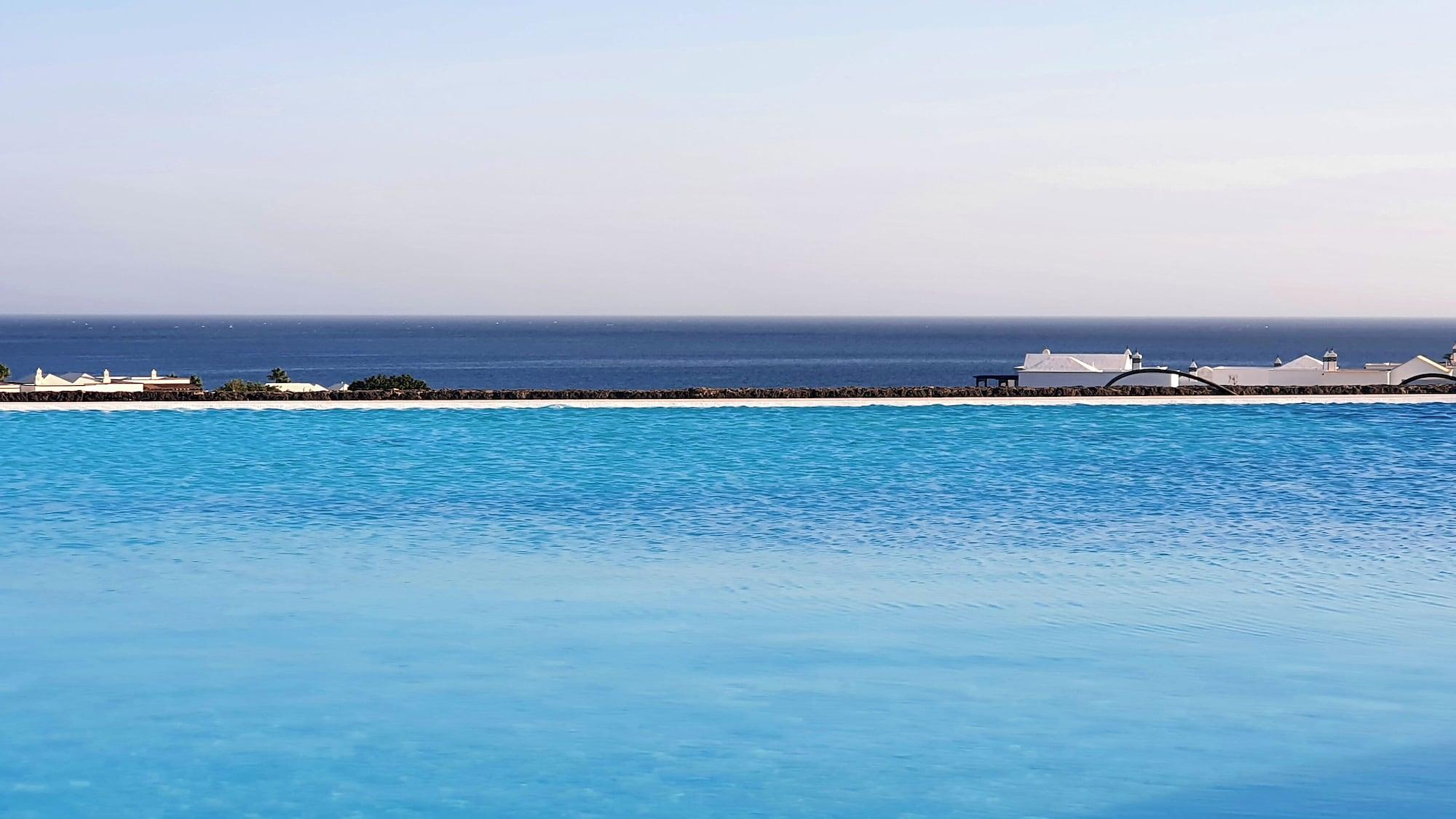 Varios Serena del Mar by LIVVO