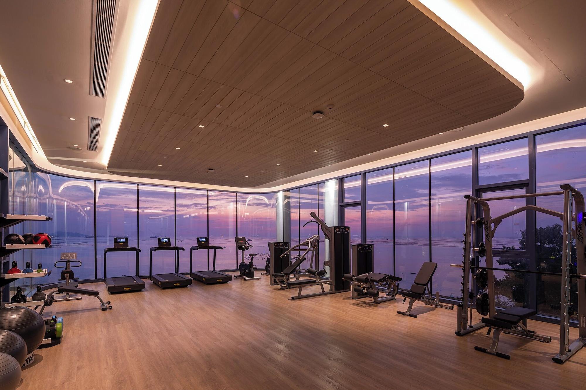 Gimnasio S. Sriracha Hotel and Residence