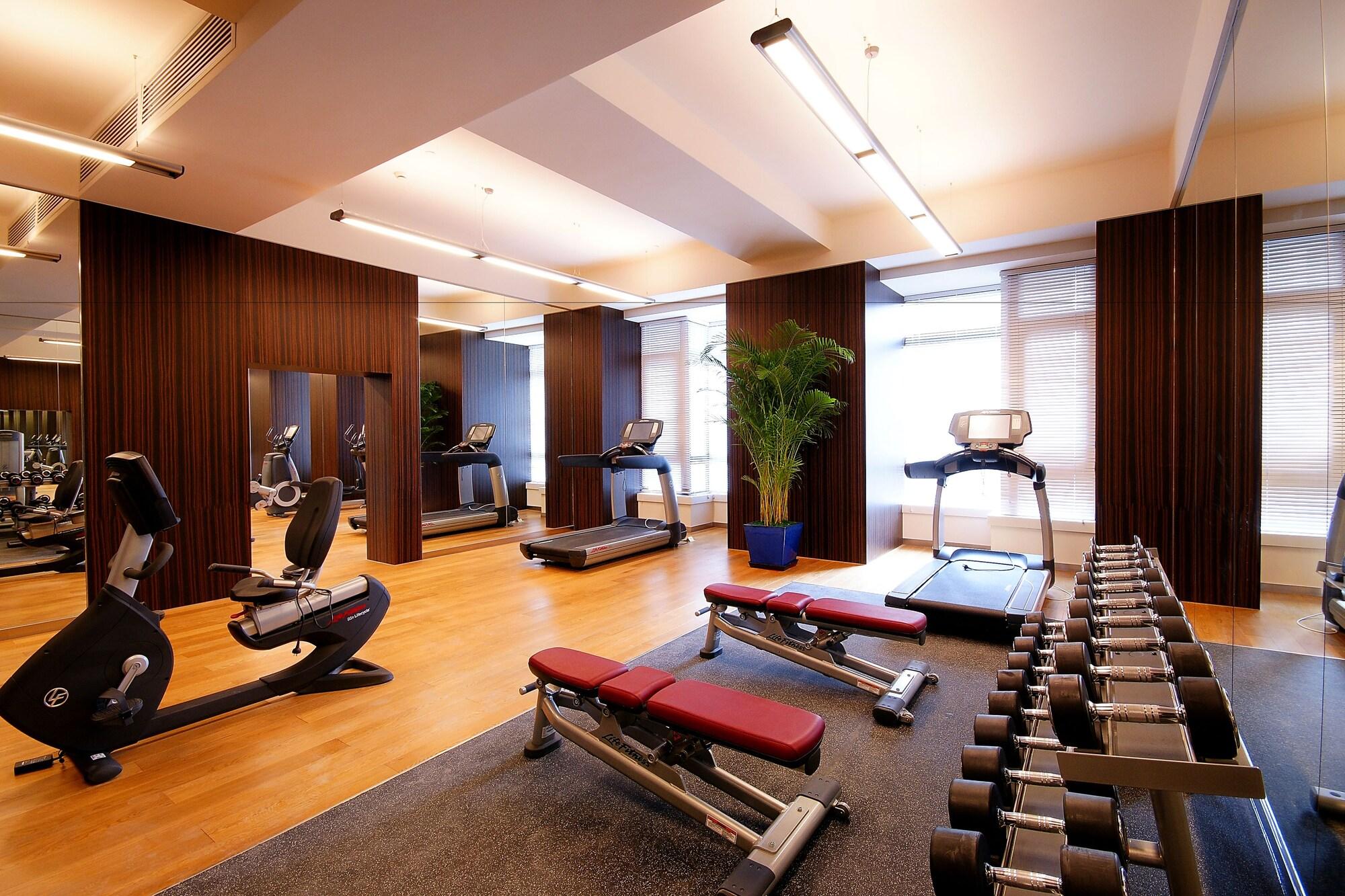Gimnasio Modena by Fraser Putuo Shanghai