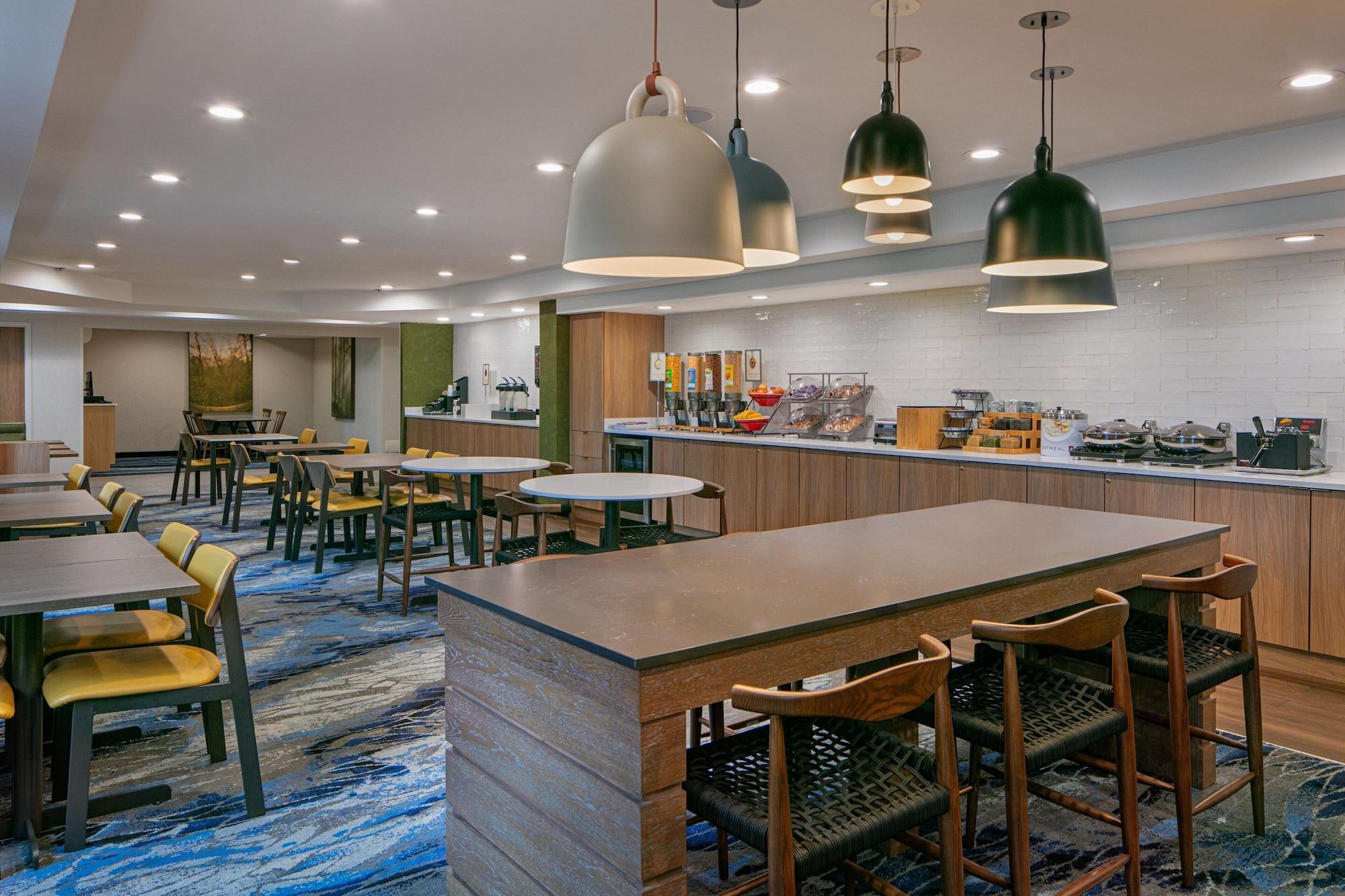 Restaurant Fairfield Inn by Marriott JFK Airport