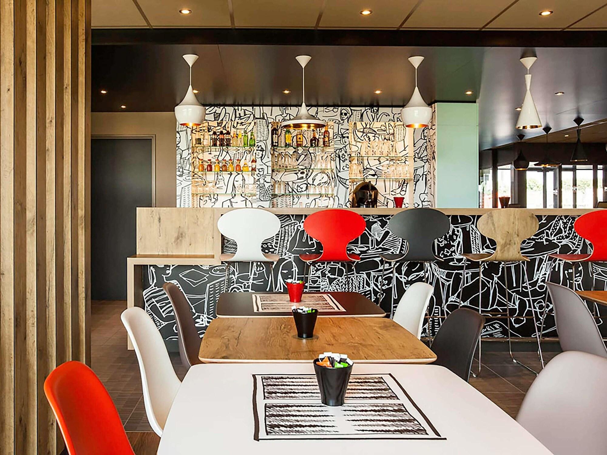 Bar/Salón ibis Sens Hotel