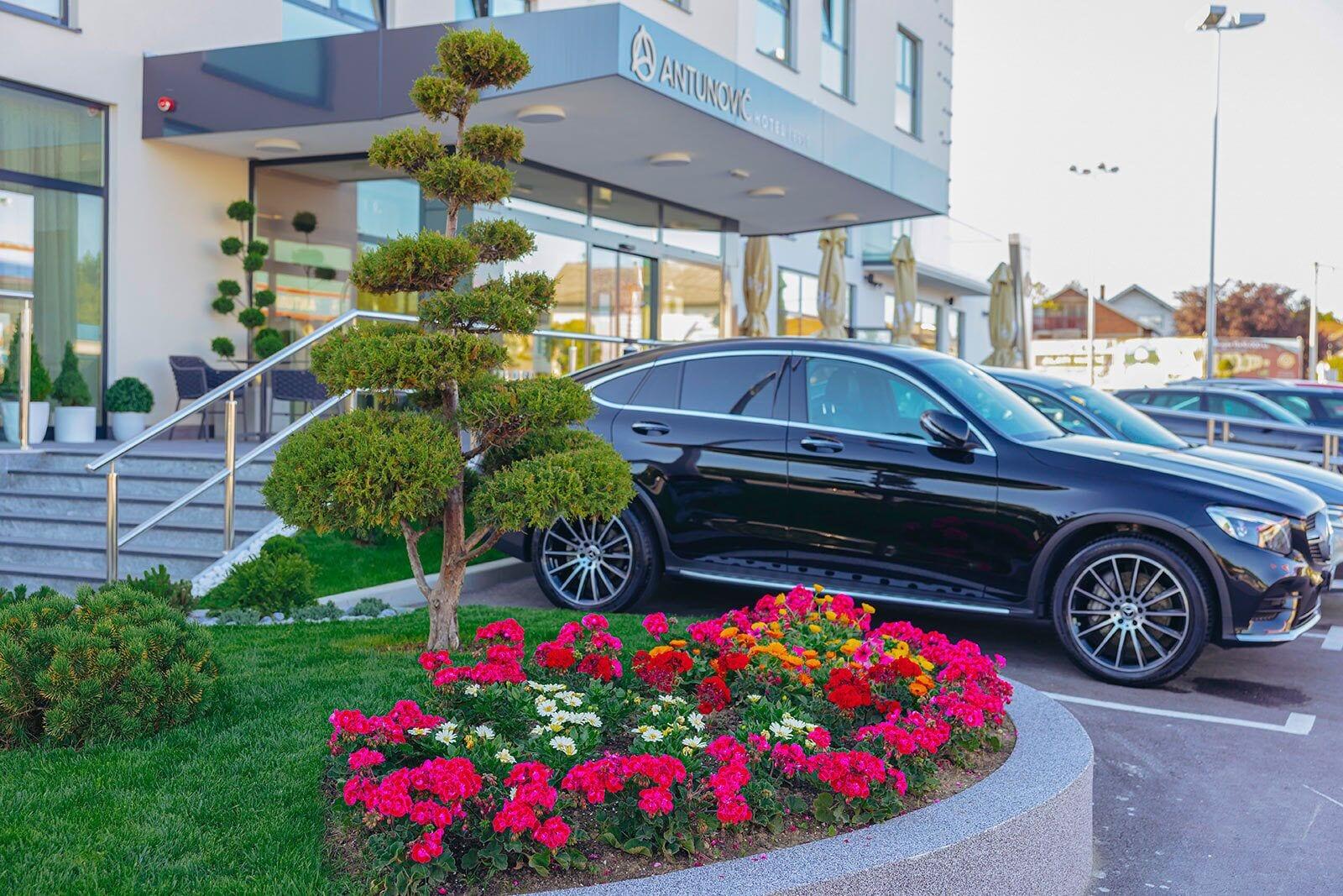 Vista Exterior Antunovic Hotel East