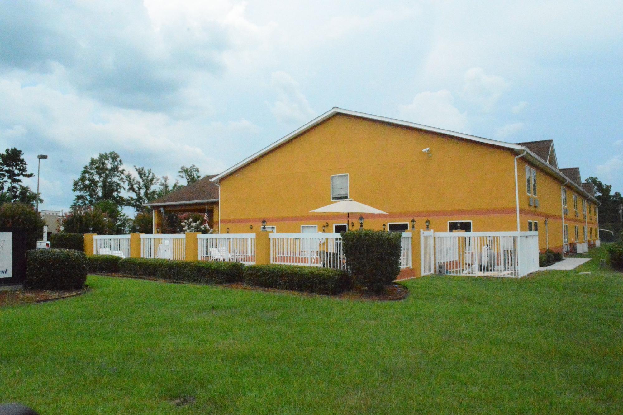 Vista Exterior Jameson Inn & Suites Hazlehurst