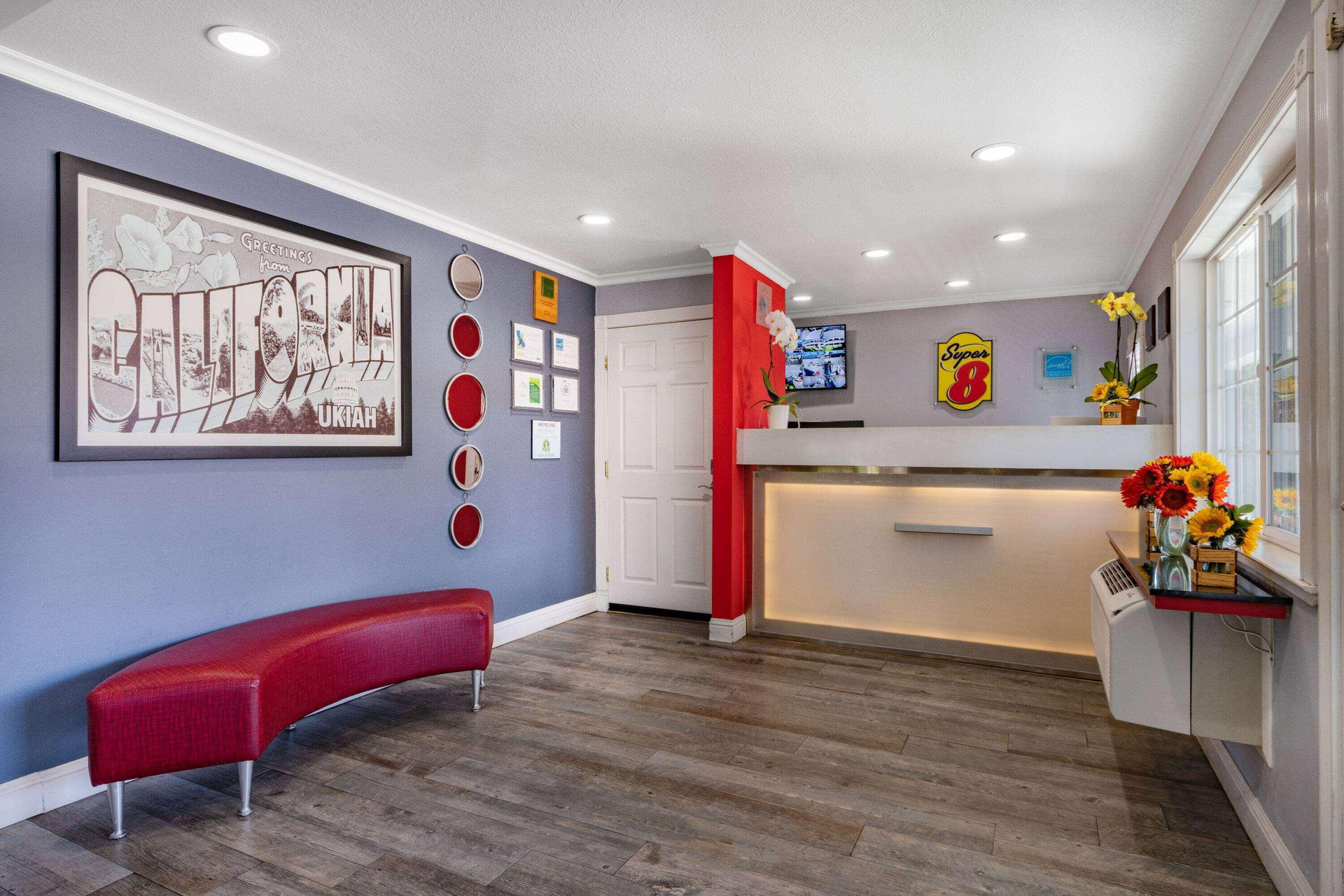 Vista Lobby Super 8 by Wyndham Ukiah