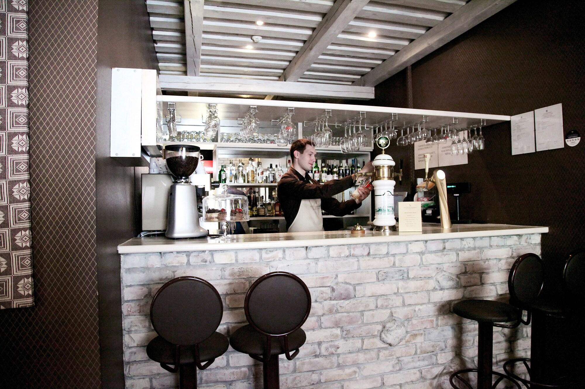 Bar/Salón Keturi Kalnai