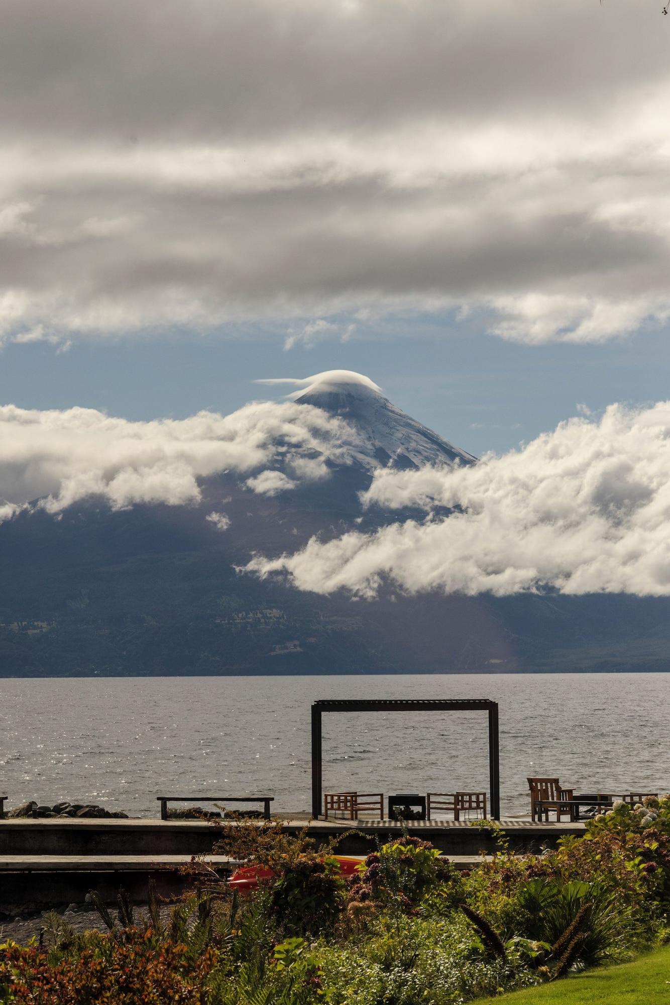 Vista Exterior Hotel AWA Puerto Varas
