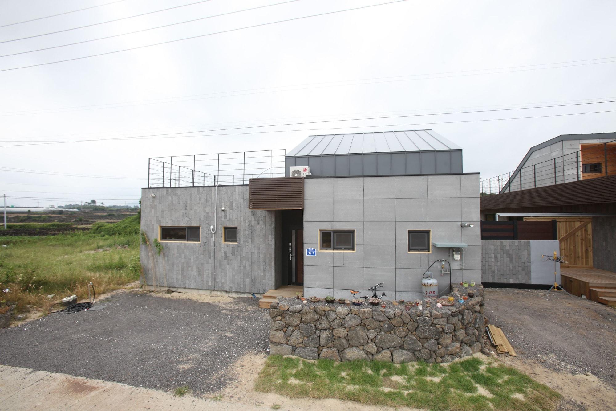 Vista Exterior Baettorong Jinni