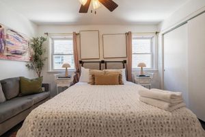 Alquiler Vacacional - Haus Of Hues: MDRN Bright Peaceful Private Apt