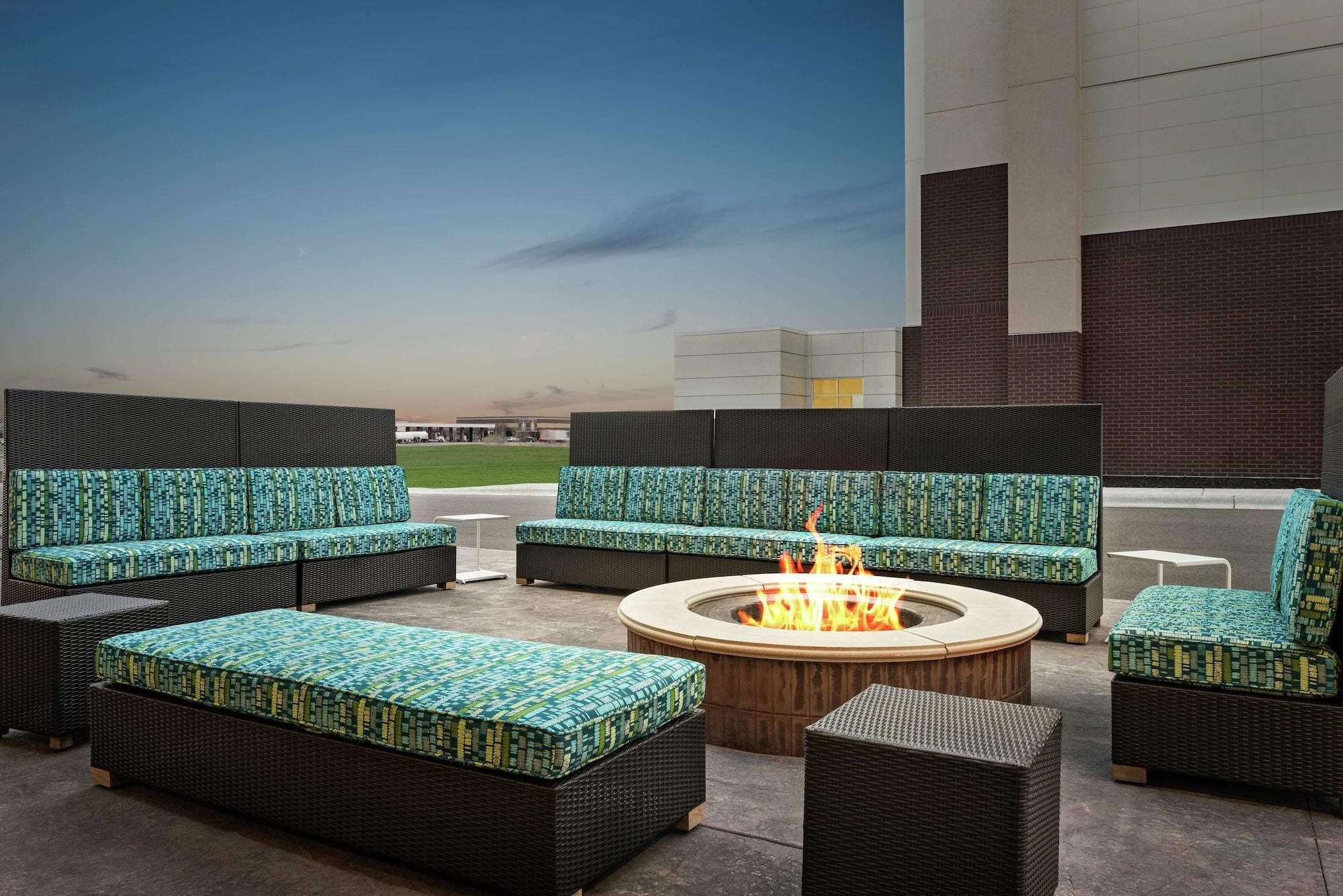 Vista Exterior Home2 Suites by Hilton Brooklyn Park Minneapolis