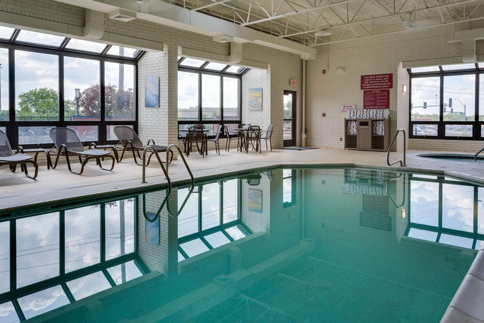 Vista Piscina Drury Inn & Suites Columbia Stadium Boulevard