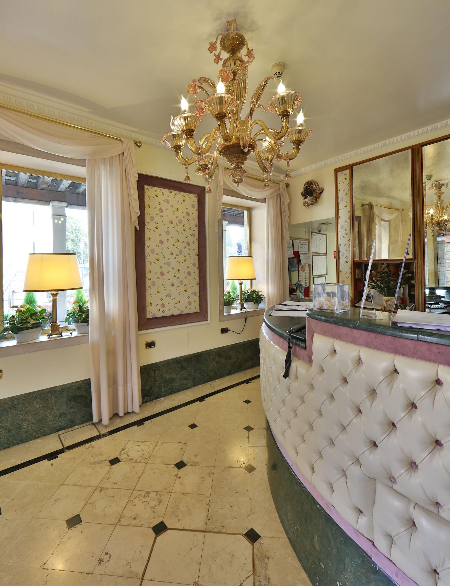 Vista Lobby Hotel Arlecchino
