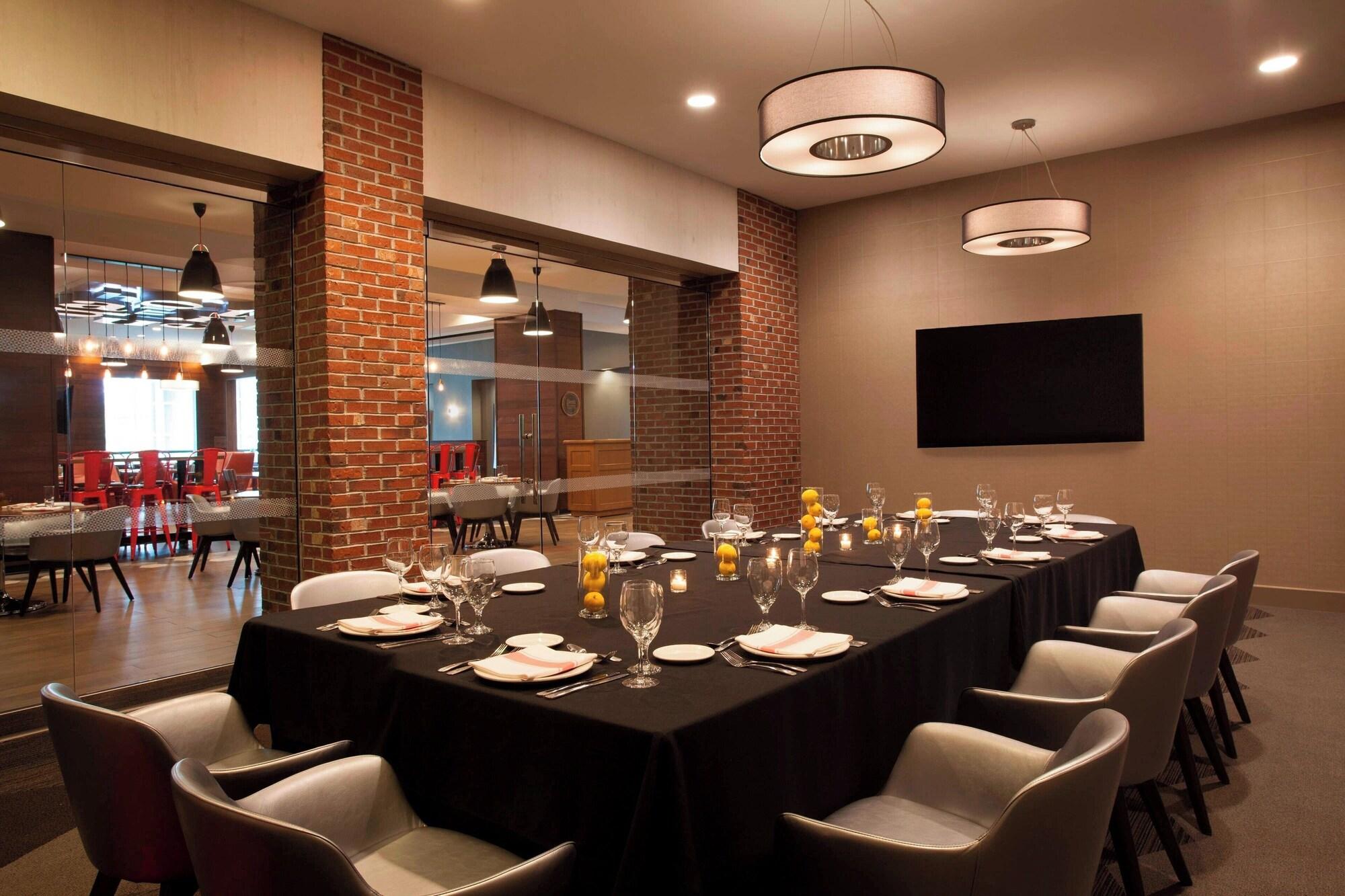 Restaurant Four Points by Sheraton Richmond